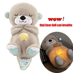 Respirer l'ours bébé apaisant la loutre en peluche de poupée