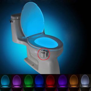 Toilet nachtlampje LED Lamp Smart Badkamer Menselijke Motie Geactiveerde PIR 8 Kleuren Automatische RGB-achtergrondverlichting voor toiletkomverlichting Dropshipping