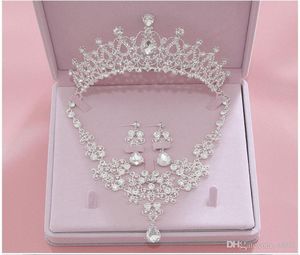 Accessoires de mariée 2019 Ensembles de bijoux de mariée en cristal d'argent Collier Boucles d'oreilles Couronne Accessoires de bijoux de mariage Cadeau de Noël 7389618