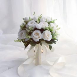 Bridal Bridal de honor Bouquet White Silk Flowers Roses Hecho a mano Mariaja de novia artificial Accesorios de boda 240425