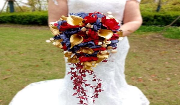 Ramo en cascada de flores nupciales, rosas rojas, cala dorada, cascada, flores de boda, broche hecho a mano artificial Noiva3672697