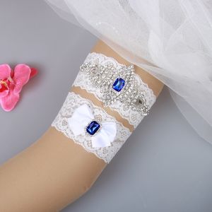 Gartières de mariée Blue Crystal perles Bow 2pcs Set Lace White pour la jambe de mariage de la mariée Plus taille