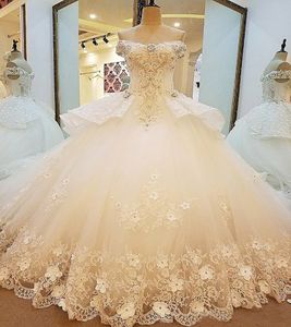 Robe de mariée avec péplum sur l'épaule col en V perles fleurs 3D robe de bal dentelle une ligne robe de mariée Images réelles robe de mariée mer