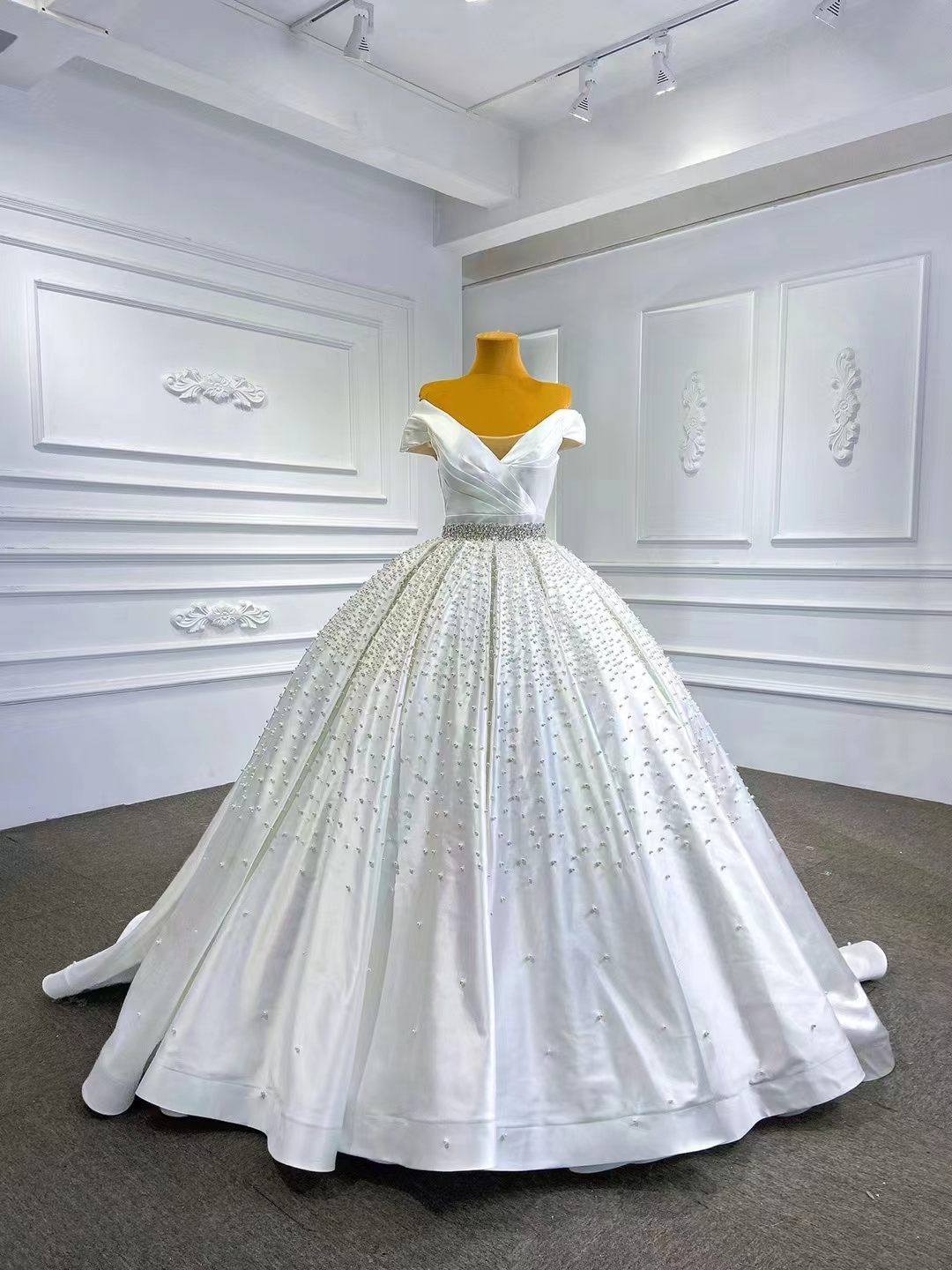 Bridal Gowns Wedding Dress Elegant White Satin Fabric V-neck For Women SM67422