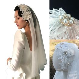 Bridal Veils 2 Tier Vintage Women Wedding Veil Lace Applique Pearl Rhinstens Flower met vaste alligator clips Hoop 279d