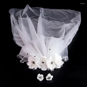 Veils de mariée en couches de voile en couches longues avec des boucles d'oreilles fleures transparentes en tulle