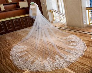 Bridal Veils Luxury Cathedral Wedding sluier Twee lagen met kantapparaat Long Sectie Comb Accessoires2529738