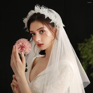Bridal Veils Nzuk Vintage Flower Lace Edge Long Wedding Accessories Cape voor bruiden wit met haarclips Huwelijk