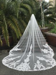 Bridal Veils Real PO unieke 4 meter een laag bruiloft sluier met kam -kanten rand kathedraal mm