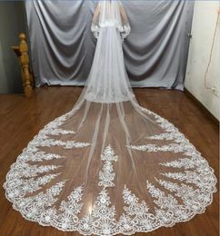Bridal Veils Twee lagen 400 cm lange bruiloftsluier met kant -appliques Vestido de noiva longo op maat gemaakte elegante kam
