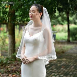 Bridal Veils v54 met dunne sint -jakobsschelp kanten trim bruiloft sluier zonder kam korte bruid accessoires bridal