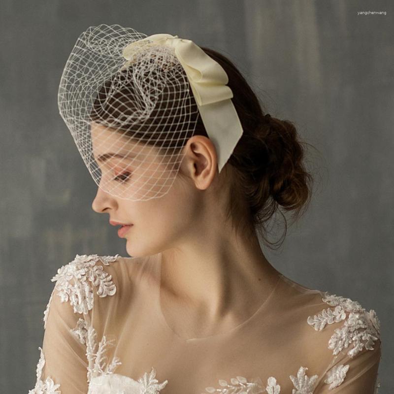 Bridal Veils Women One-Layer Wedding Blusher Veil Ribbon Bowknot med Comb Headpiece Elegant Wonderful Check Retro Vintage Lady Ivory