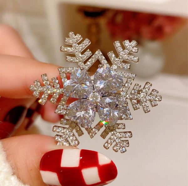 Broche de mariée en Zircon, pendentifs, plein de diamants, broche de neige hexagonale, luxe, trèfle à quatre feuilles, boucle ardillon pivotante