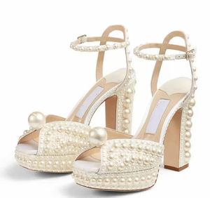 Sandale de mariée chaussures de créateurs de luxe Femmes chaussures habillées sacora peep toe pompes mariage perle blanche mots creux boucle sandales femmes avec boîte