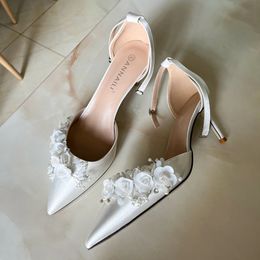 Sandales de la mariée Fleurs satinées blanches 7cm talons hauts minces personnalisent les plats 3cm 5cm 9cm robe de fête de mariage pointu femmes chaussures 240329