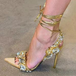 Bruid sandalen Vrouwen trouwjurk schoenen hak 110mm pumps sandaal enkelband Spiegel leer bezaaid kristallen stenen puntige juweel kristal-verfraaide sandaal