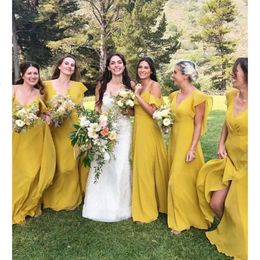 Bruidsmeisje chiffon jurken boho gele v nek dop mouwen spaghetti riemen vloer lengte side spleet tuin bruiloft gastmeisje jurken