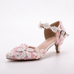 Dama de honor, nuevo diseño, encaje rosa, perlas cosidas blancas, flores, estilo dulce, tacones hechos a mano de 5cm, zapatos de vestir de novia personalizados