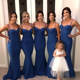 Bruidsmeisje koninklijke blauwe jurken 2020 eenvoudige zeemeermin spaghetti riemen vloerlengte satijnmeisje jurk jurk land bruiloft gastkleding