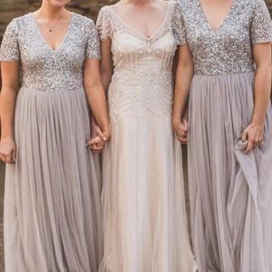 Bridesmaid Sier Sequins Robes Garnières courtes Longueur du sol en V couche Plage en tulle plus taille robes invitées de mariage.