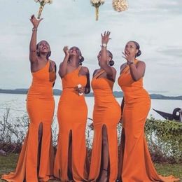 Bruidsmeisje spleet satijn oranje jurken zeemeermin kant een schouder plus maat op maat gemaakt