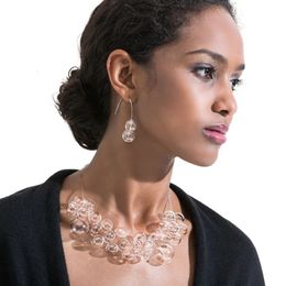 Breve arte de arte multicapa Collar y aretes de vidrio de perlas Juego de cuentas huecas de boda modernas para mujeres 240408