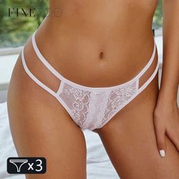 Briess Panties Finetoo 3pcs Femmes Sexy Lace Thongs Low-Rise Patchwork Bikini Bikini S-XL Lace G-string Sous-pants dames sexy sous-vêtements floraux Y240425