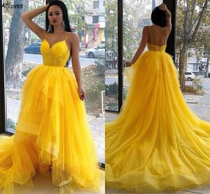 Felgele spaghetti-riemen aso ebi prom kleedt een lijn pailletten gelaagde tule plus size formele avondjurken hi-lo criss cross riemen sexy meisje mantel de soiree CL2307