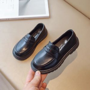 Zapatos de cuero para niños de estilo británico para niñas de primavera, zapatos individuales negros Retro, mocasines suaves para niños 240131