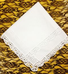 Gratis verzending Britse klassieke stijl 12 stks / partij wit 100% katoenen dames zakdoeken12 "x12" elegante geborduurde gehaakte kant randen voor bruid