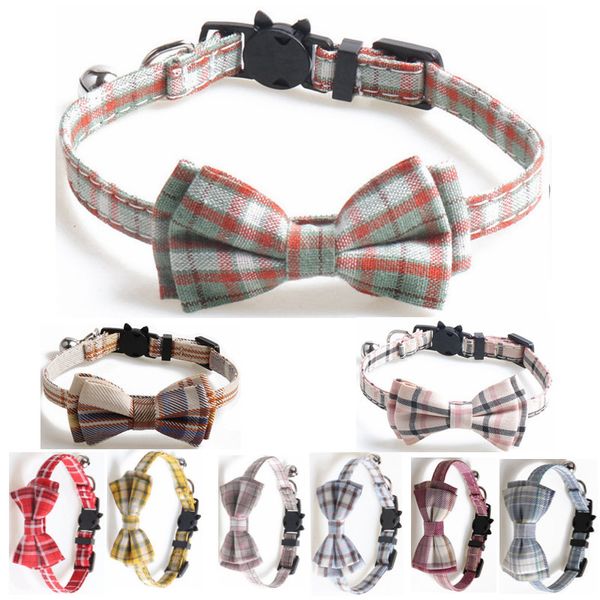 Estilo británico Check Fashion Lujoso Perro Gato Collar Breakaway con campana y pajarita Gatito de seguridad ajustable Juego de gatitos Perros pequeños Collares tamaño 10 Colores Azul