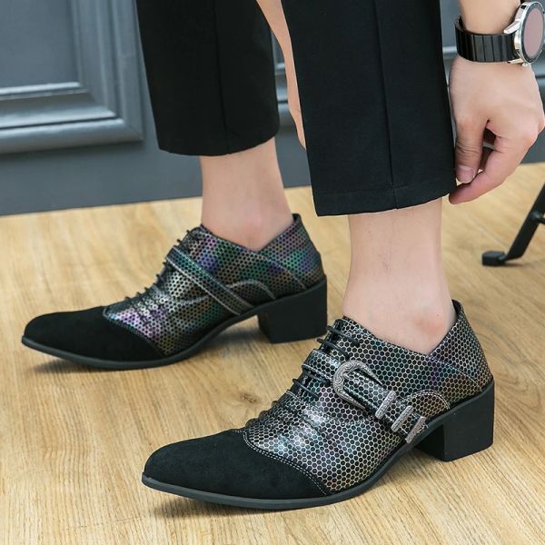 Men de style britannique Designers de luxe de luxe de chaussures de robe oxfords en cuir authentique chaussures formelles italiennes homme fête classique noir talon