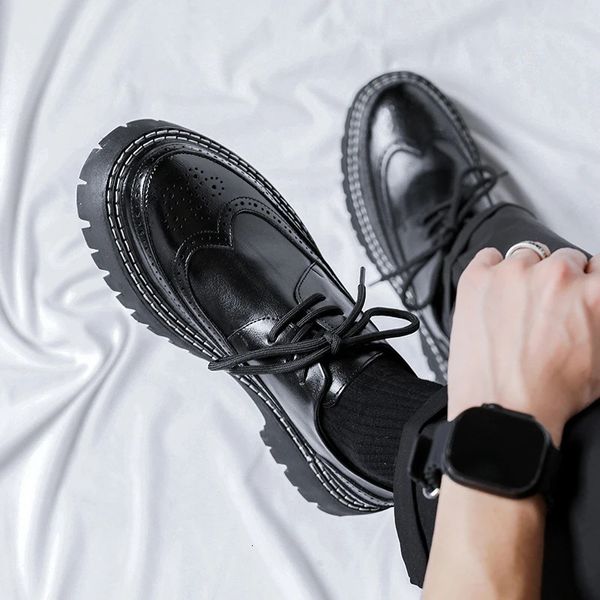Plate-forme de style britannique Black Vintage Travail Vêtements et grandes plates-formes de chaussures portables de l'homme de l'orteil 240106