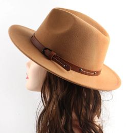 Style britannique laine Fedoras Hat avec ceinture Men Femmes Wide Flat Brim Felt Cap en laine Couleur solide Couleur printemps Cowboy Jazz Cowboy Hats 240322