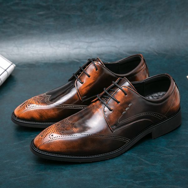 Brock Derby Men Chaussures Couleur solide rétro Old PU Point Toed Scarbed Wingtip Lace Business Mariage décontracté tous les jours All-Match AD267