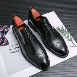 Brogue schoenen mannen schoenen zwart pu gesneden donker patroon veter mode zakelijk casual trouwfeest dagelijks veelzijdige AD049