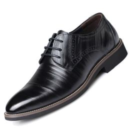 Brogues Oxford chaussures pour hommes en cuir véritable chaussures de bureau d'affaires hommes chaussures de mariage hommes classique Mocassim Masculino Tenis Derbi