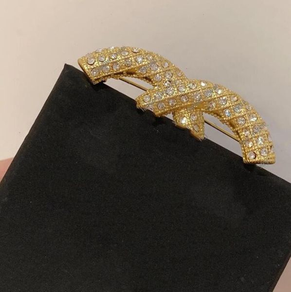 Broche chjia Classique Double Lettre Incrusté Diamant Pins Mode Bijoux De Luxe Prix De Gros designer broche bijoux pour hommes femmes bijoux cjewelers