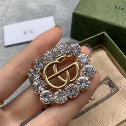 Broche designer broche luxe broche Letter effen kleur ontwerp sieraden diamant veelzijdige stijl broche dinerkleding geweldig Drie kleuren sieraden zeer goed