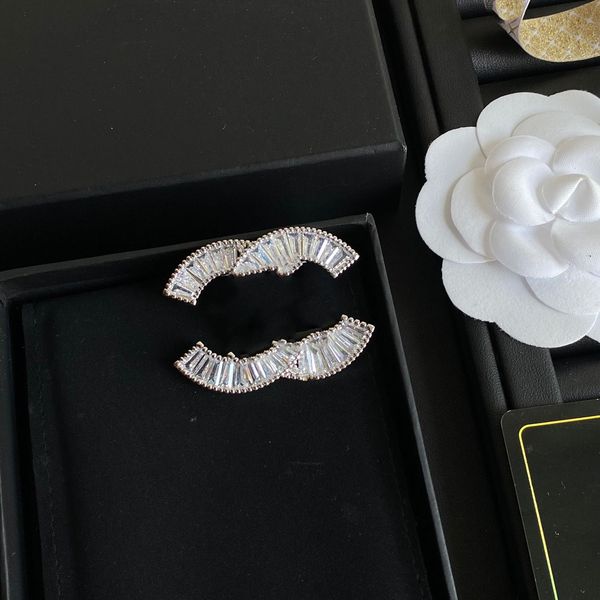 Brooch Designer Pins Crystal Copper Lettre Broches For Hommes Femmes Brass Brass Cadeaux de mariage Luxur