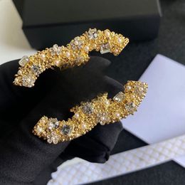 Broche Femmes Hommes Designer Marque Lettre Broches Plaqué Or 18 Carats Incrustation Cristal Strass Bijoux Broche Charme Perle Pin 2023 Mariage Fête De Noël Cadeau Accessoire