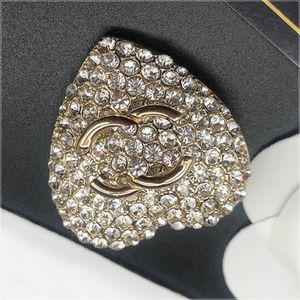 Broche Designer Broche Broche Marque Lettre Broches Broches Plaqué Or Argent Costume De Mode Pin Robe De Soirée De Mariage Bijoux Accessoires Bijoux Cadeau