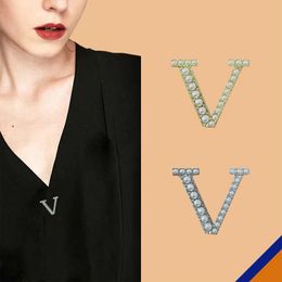 Brooche Pin Designer V Luxury Bijoux Bijoux Bijoux ACCESSOIRATION DIAMENT PERL ALPHABET Classic Gol