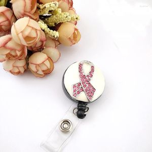 Broches 100 pcs/lot vente en gros de mode strass émail Cancer du sein ruban rose rétractable porte-Badge d'identification bobines pour