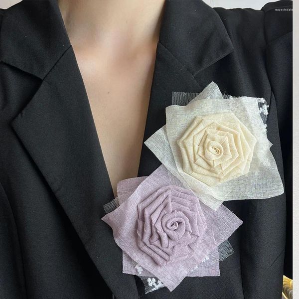 Broches 11 cm Tissu en soie en soie Broche de rose de fleur unique pour femmes fille vintage rétro métal épingle Huanzhi 2024