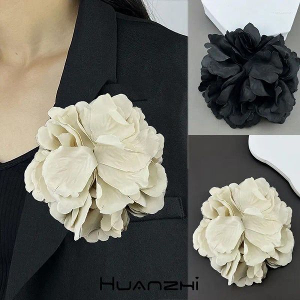 Broches 12 cm Blanco blanco Minimalista Broche de flores para mujeres Hombres unisex PIN Huanzhi 2024 Accesorios de ropa