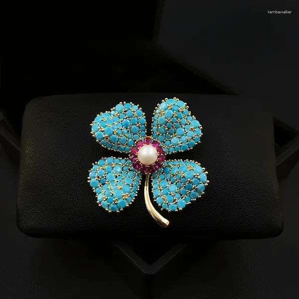 Broches 1877 Lucky Flower Micro-Instrad Turquoise Clover Broche exquise haut de gamme de style ethnique Ornement Ornement Bijoux Accessoires