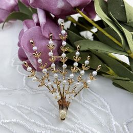 Broches 1PC eau douce perle broche coquille fleur à la main broches cuivre branche pour femmes bijoux Broches Para Ropa Mujer