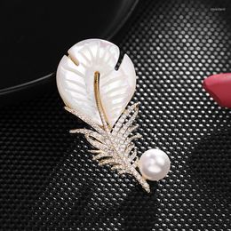 Broches 2022 beauté perle Zircon incrusté haute qualité broche rétro élégance coquille plume broche robe femmes accessoires CZ feuille