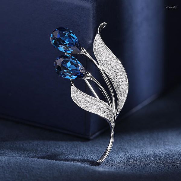 Broches 2022 Beauté Femmes Accessoires Écharpe Boucle Bleu Cristal Zircon Tulipe Fleur Anti-éblouissement Et Gros Bijoux De Luxe